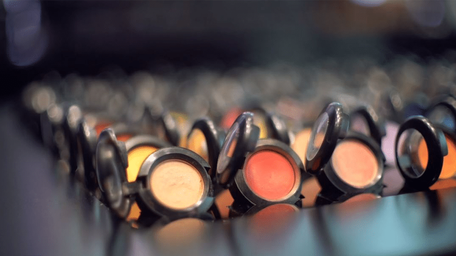 MAC eyeshadow makeup